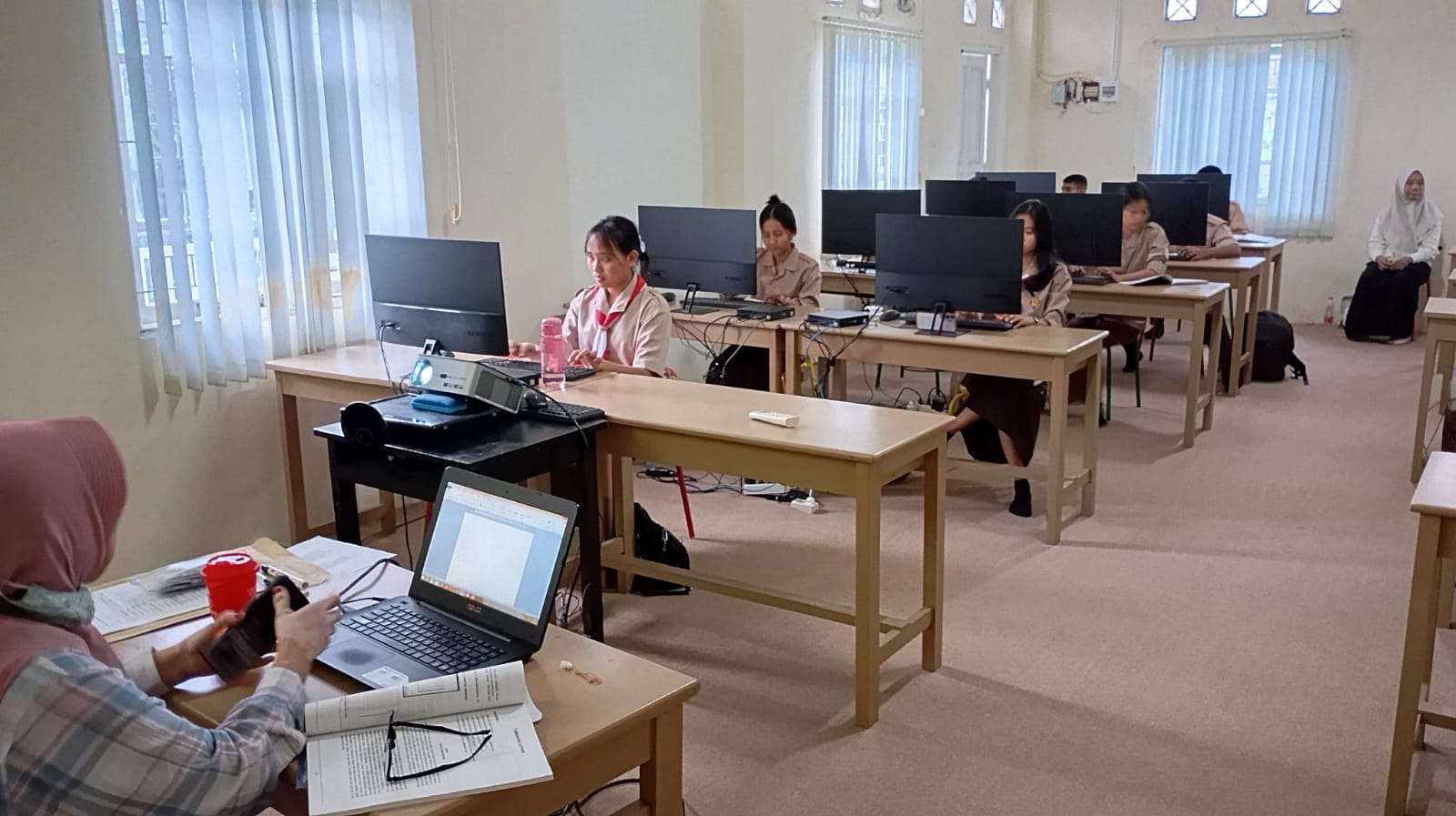 STMIK Banjarbaru dan SMA Bethel Banjarbaru Kolaborasi Tingkatkan Literasi Digital Siswa